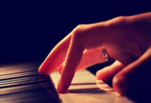 8秒16！吴艳妮夺冠南京日报.